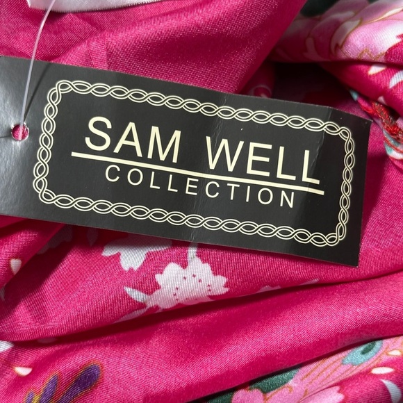 Sam Well, NWT,  Beautiful Pink Silk Peacock and Floral Robe with Wrap Design - Picture 5 of 7